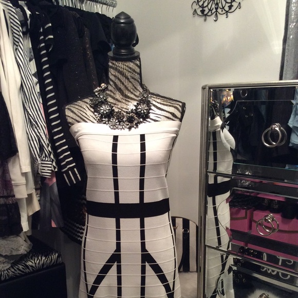 bebe Dresses & Skirts - Cute Bebe Strapless Dress